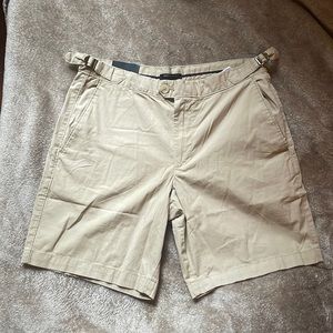 Brand new mens Banana Republic summer-weight short.